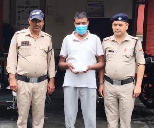 80 लाख की स्मैक के साथ नशा तस्कर गिरफ्तार, नशा तस्करी में पहले भी जा चुका हैं जेल 
