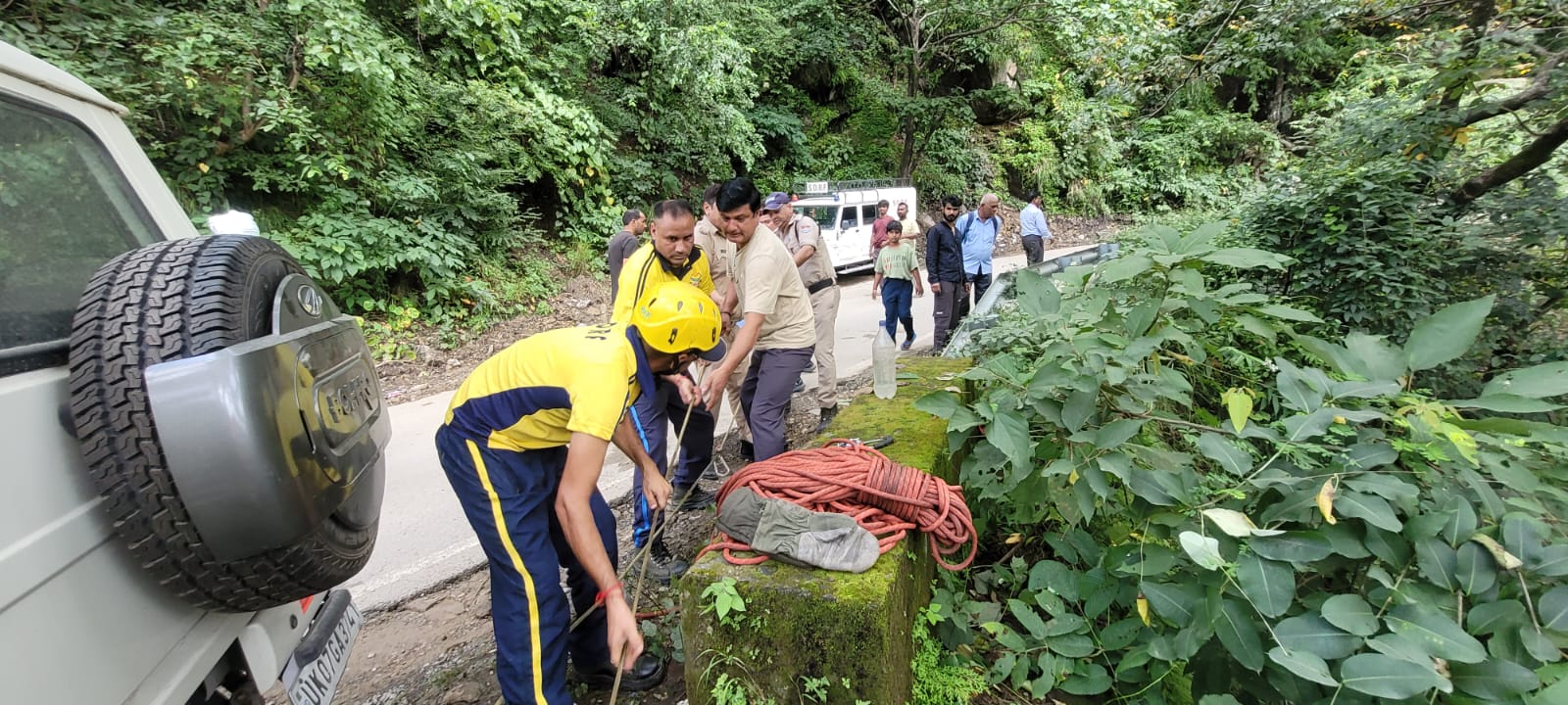 कुमेरिया में डंपर हादसा: गहरी खाई से SDRF ने बरामद किया चालक का शव