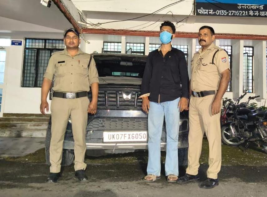 सोशल मीडिया पर वायरल स्टंट का पुलिस ने लिया संज्ञान, युवक हिरासत में