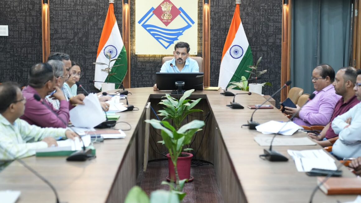 जल जीवन मिशन की लंबित योजनाओं को सर्वाेच्च प्राथमिकता से पूरा करें- डीएम