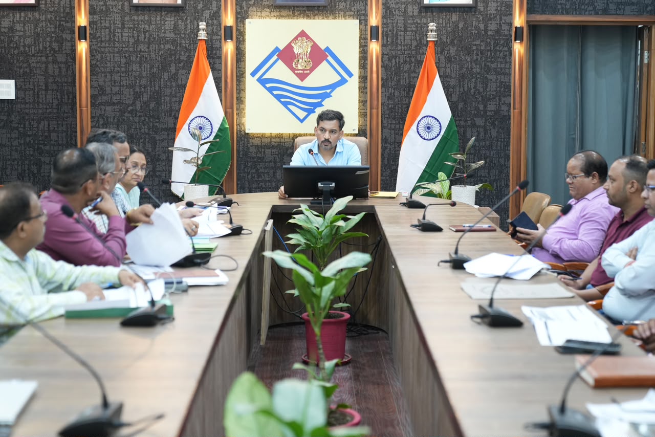 जल जीवन मिशन की लंबित योजनाओं को सर्वाेच्च प्राथमिकता से पूरा करें- डीएम