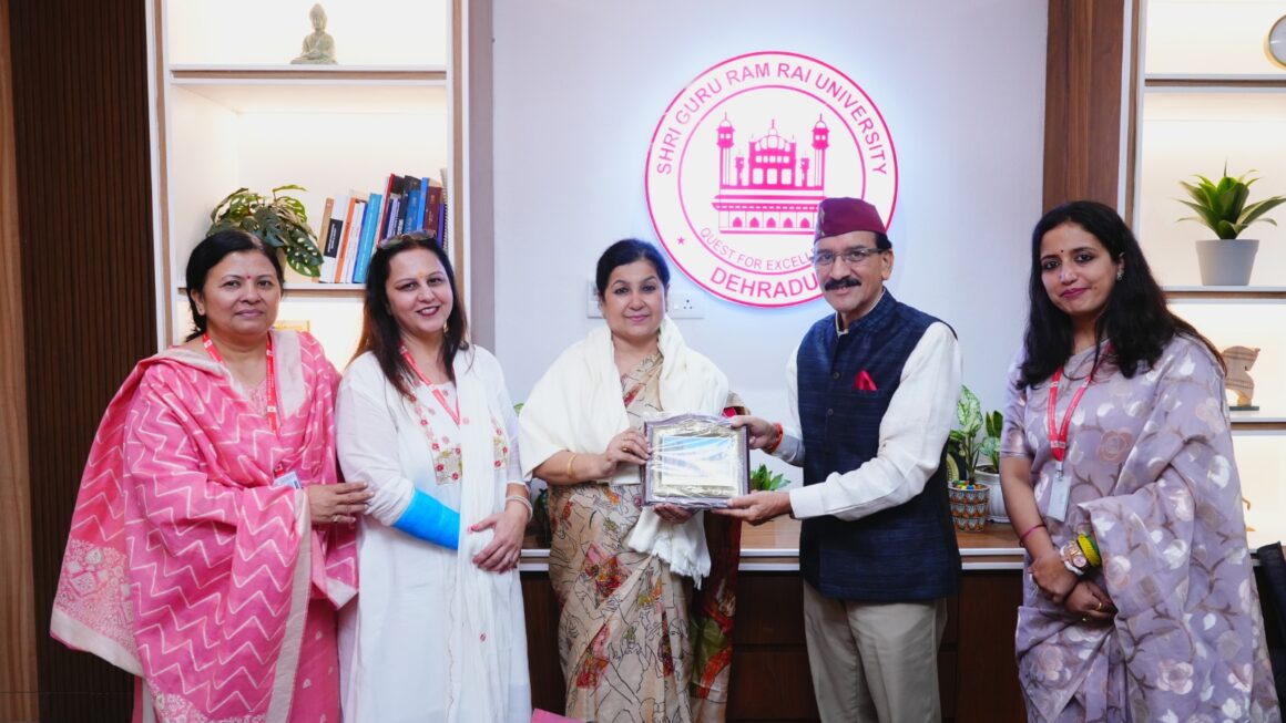 परिणाम आधारित शिक्षा से विद्यार्थियों को रोजगार के साथ रोजगार सृजन के लिए तैयार करना जरूरी: कुलपति