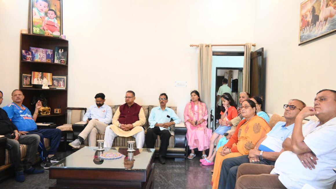 कैबिनेट मंत्री गणेश जोशी ने सुनी पीएम के मन की बात, बोले- सामाजिक कार्य की प्रेरणा देता है प्रत्येक एपिसोड