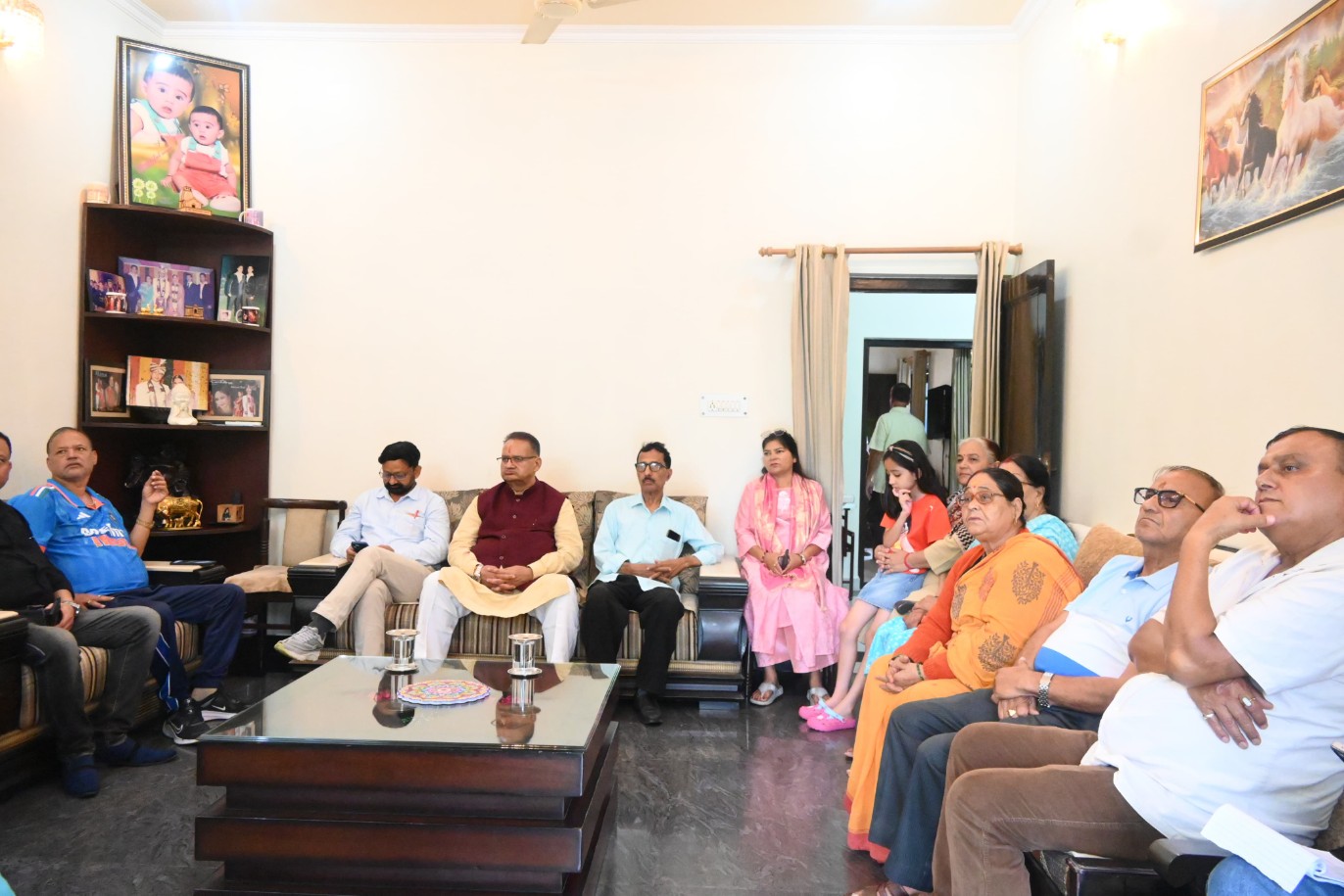 कैबिनेट मंत्री गणेश जोशी ने सुनी पीएम के मन की बात, बोले- सामाजिक कार्य की प्रेरणा देता है प्रत्येक एपिसोड
