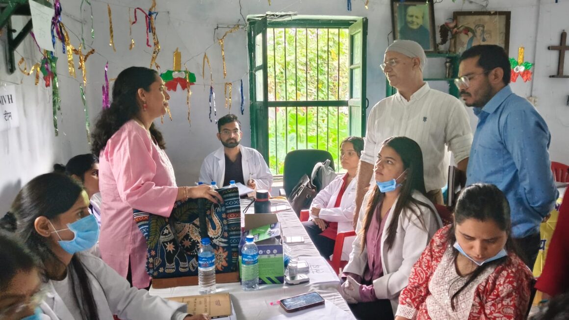 कुष्ठ रोग मुक्त व्यक्तियों के लिए बहुउद्देशीय स्वास्थ्य शिविर आयोजित, 50 लोगों की हुई जांच