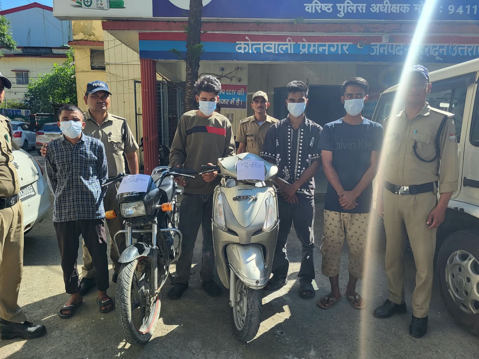 वाहन चोरी का खुलासा, 4 शातिर वाहन चोर गिरफ्तार