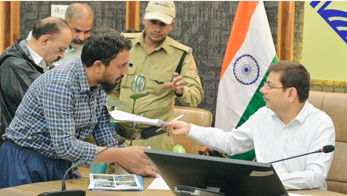 समाधान दिवस में 102 शिकायतें दर्ज, अधिकारियों को समयबद्ध निस्तारण के निर्देश