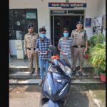 नेहरू कॉलोनी में चेन स्नैचिंग का खुलासा, दो आरोपी गिरफ्तार; चेन, स्कूटी और चाकू बरामद