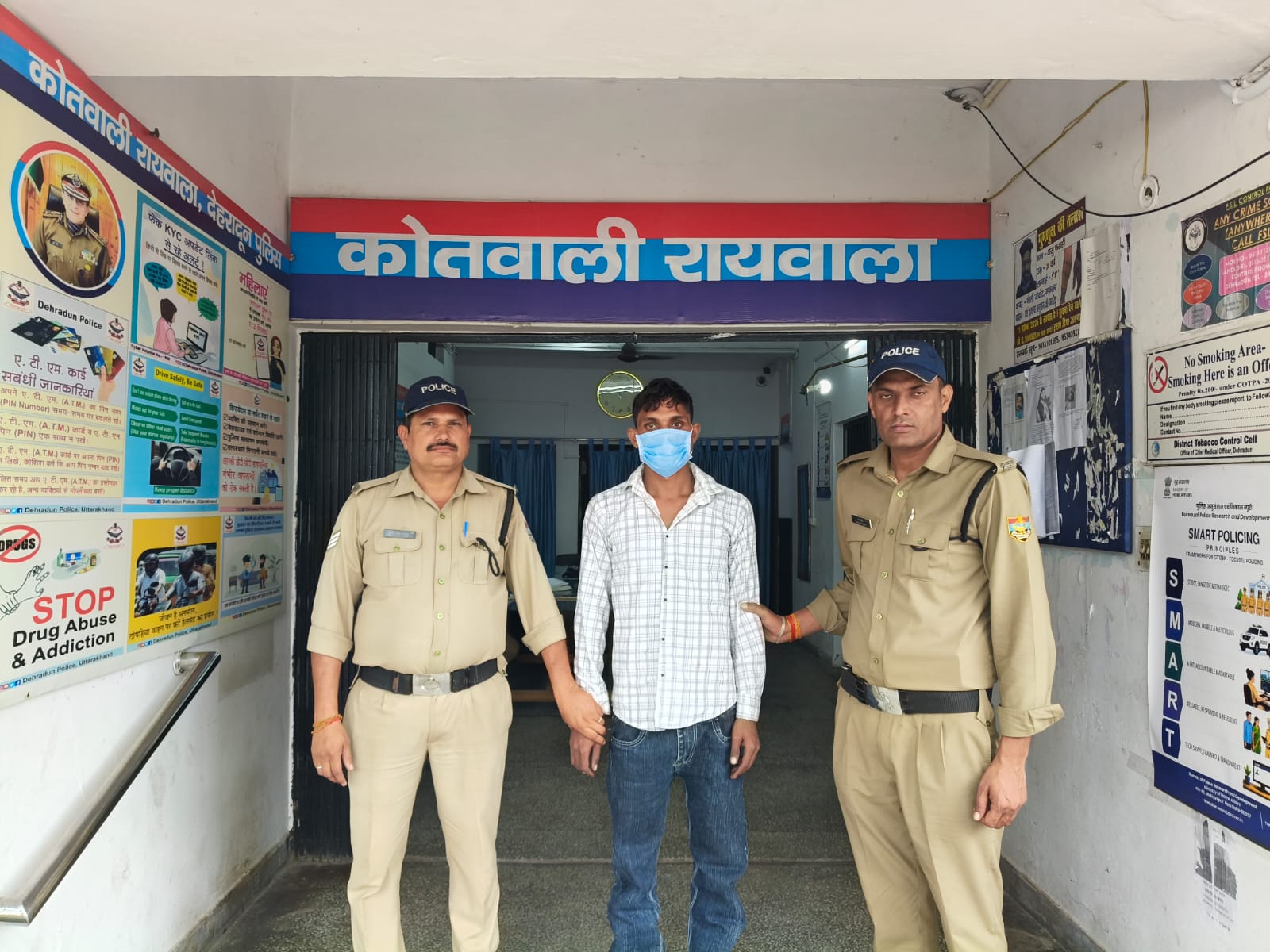 दून पुलिस ने वांछित नशा तस्कर को दबोचा, परचून की दुकान की आड़ में स्मैक बेचने का आरोप