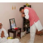मुख्यमंत्री धामी ने वीरेंद्र सिंह बिष्ट के निधन पर जताया दुख, उनके आवास पहुंचकर दी श्रद्धांजलि