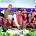 जन्मदिन पर दिव्यांग बच्चों के बीच पहुंचे सीएम धामी, केक काटकर साझा कीं खुशियां