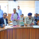 जनता दर्शन में 10 शिकायतों पर सुनवाई, अपर जिलाधिकारी ने दिए त्वरित निस्तारण के निर्देश