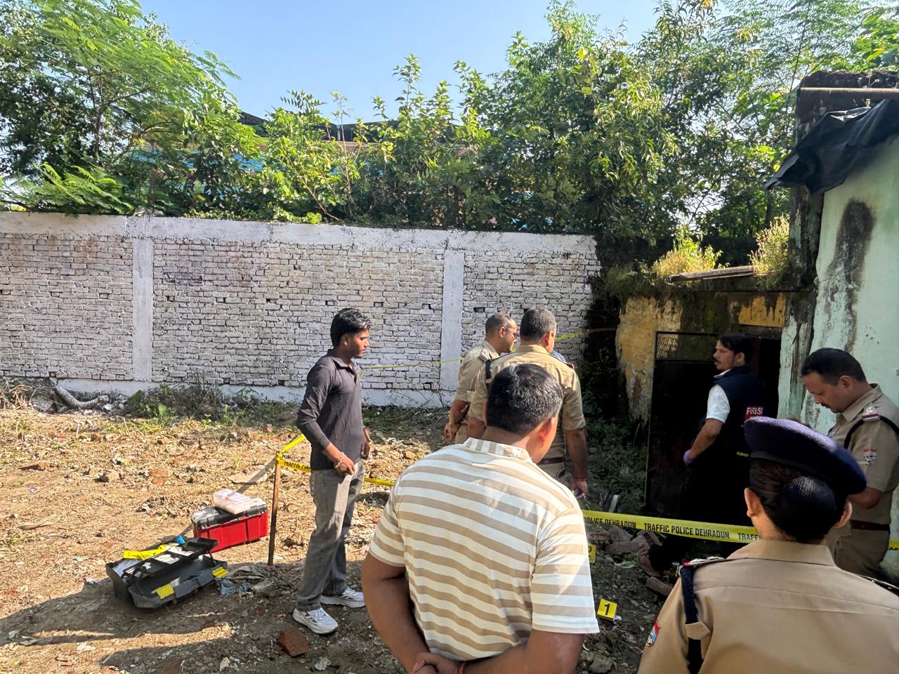 देहरादून में पत्नी की गोली मारकर हत्या, पति ने खुद पुलिस को दी सूचना; फरार