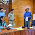 जनता मिलन में जिलाधिकारी ने सुनीं 28 शिकायतें, समयबद्ध निस्तारण के निर्देश