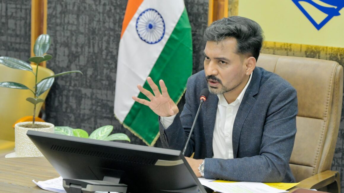 देहरादून में नशे के खिलाफ प्रशासन का शिकंजा, 208 केस दर्ज और 237 आरोपी जेल भेजे गए