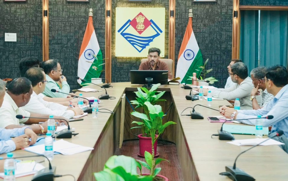 आवारा पशुओं पर डीएम सख्त, सर्वे कर पोर्टल पर अपलोड होगा पूरा डेटा