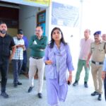 जिलाधिकारी ने विकास भवन के विभिन्न कार्यालयों का किया विस्तृत निरीक्षण