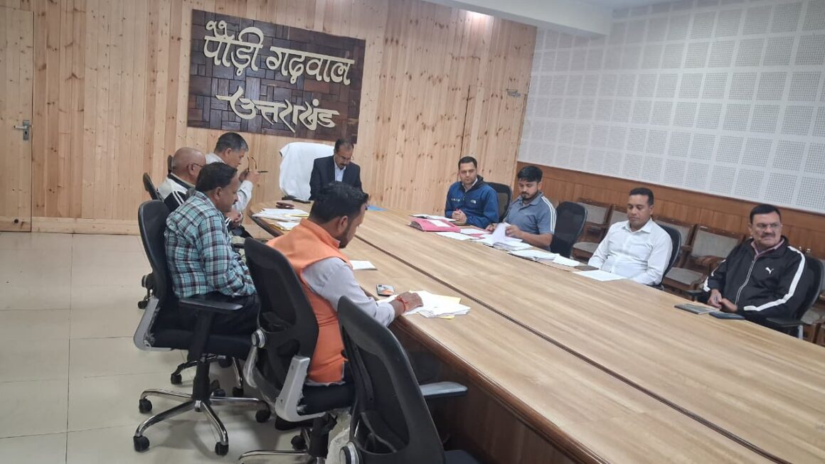 एसआईआर को लेकर राजनीतिक दलों के प्रतिनिधियों के साथ बैठक