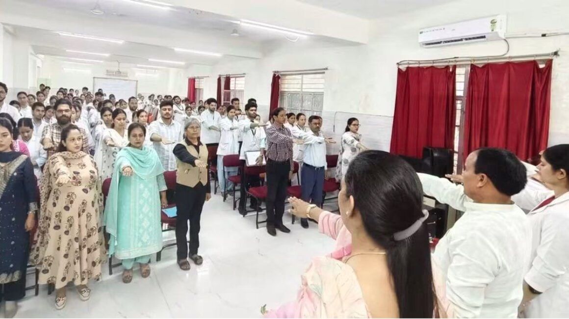 नशामुक्ति अभियान के तहत स्टेट नर्सिंग कॉलेज में छात्र-छात्राओं ने ली नशे से दूर रहने की शपथ
