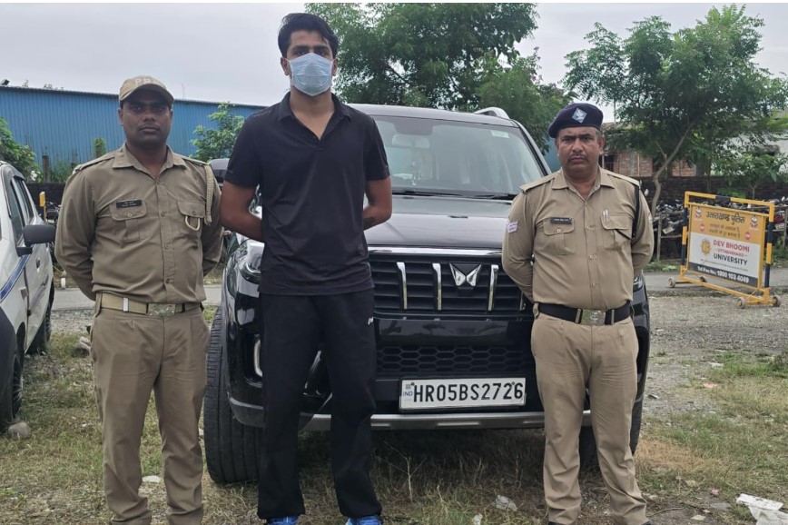 सड़क पर स्टंटबाजी करना पड़ा भारी, हुड़दंग मचाने वाले युवक को पुलिस ने किया गिरफ्तार