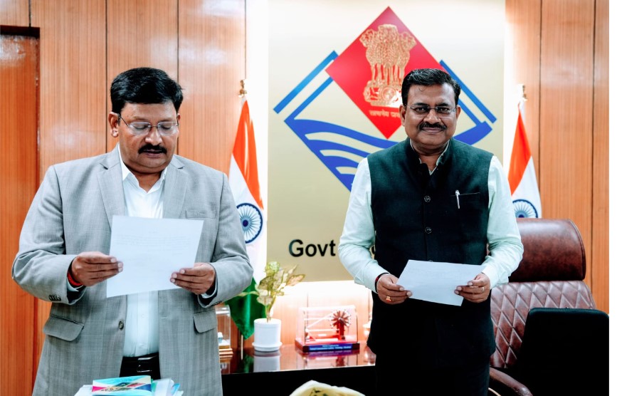 सेवा का अधिकार आयोग के आयुक्त बने दीपेन्द्र चौधरी, मुख्य सचिव ने दिलाई पद की शपथ