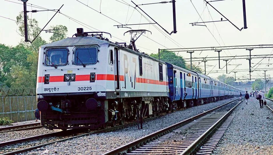 आज और कल दिल्ली में कई ट्रेनें रहेंगी रद्द, बदलेगा कई ट्रेनों का मार्ग