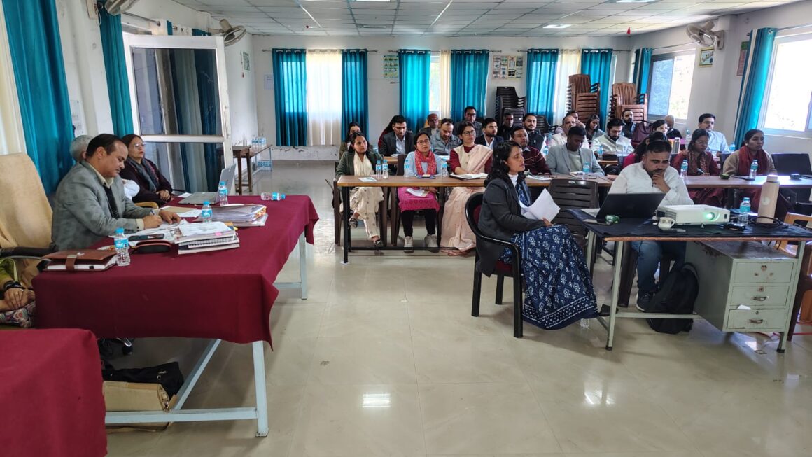 बदलते शैक्षिक परिदृश्य में सकारात्मक दृष्टिकोण और नवाचार के साथ कार्य करें अधिकारी: अपर निदेशक गढ़वाल