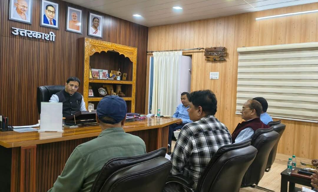 प्रशिक्षण तक सीमित नहीं, युवाओं को रोजगार से जोड़ें अधिकारी: डीएम