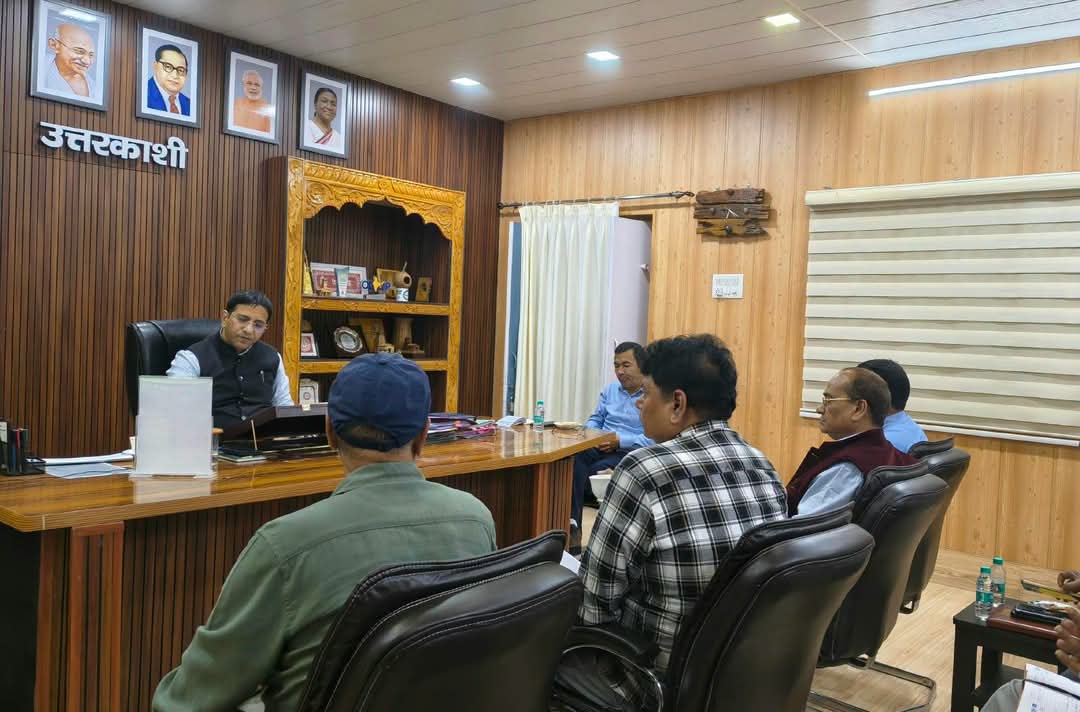 प्रशिक्षण तक सीमित नहीं, युवाओं को रोजगार से जोड़ें अधिकारी: डीएम