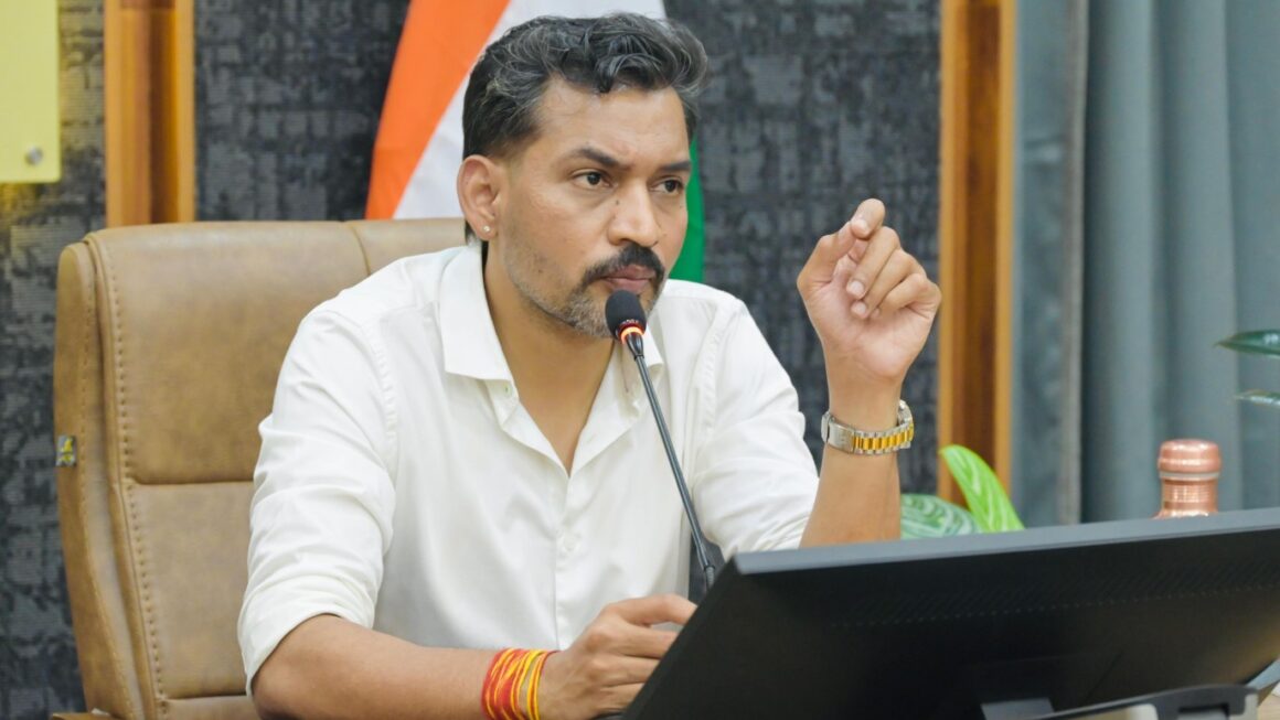 देहरादून में मतदाता जागरूकता गतिविधियां तेज, जिलाधिकारी ने सभी विभागों को दिए निर्देश