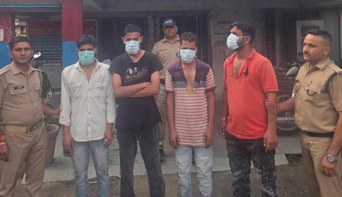 विकासनगर में सार्वजनिक स्थान पर हुड़दंग मचाने वाले चार युवक गिरफ्तार