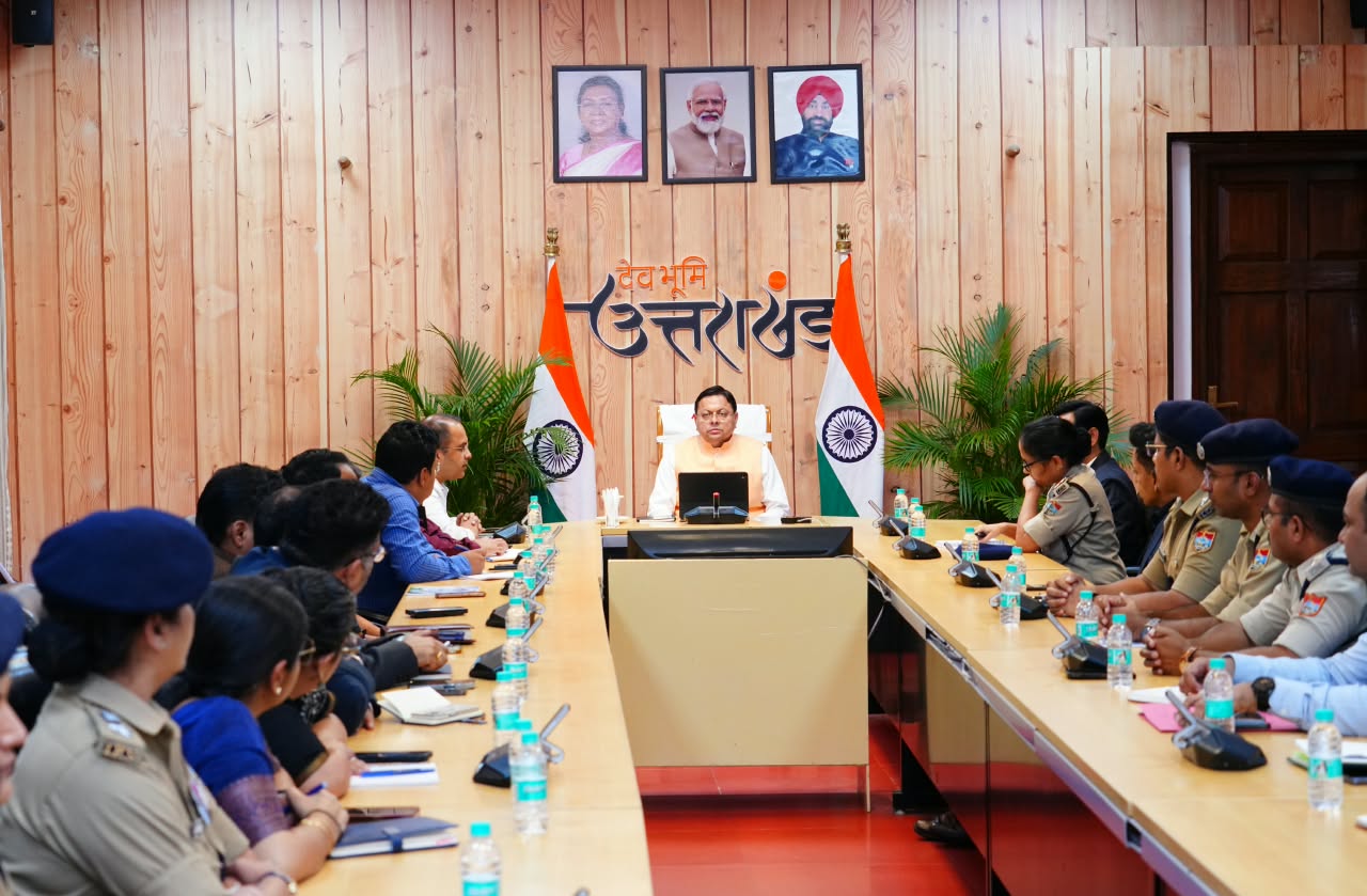 मुख्यमंत्री धामी की दो टूक संदेश—सड़कें गड्ढामुक्त हों, विकास कार्यों में गुणवत्ता से समझौता हुआ तो जिम्मेदार अधिकारी पर होगी कार्रवाई