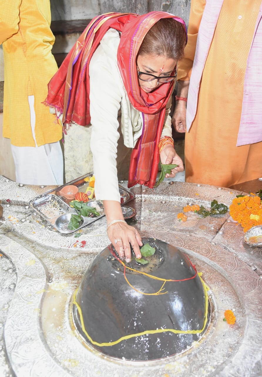 कैबिनेट मंत्री रेखा आर्या ने दुर्गाष्टमी पर मां भगवती और महादेव की कि पूजा-अर्चना,प्रदेश एवं देश की सुख-समृद्धि की कामना की