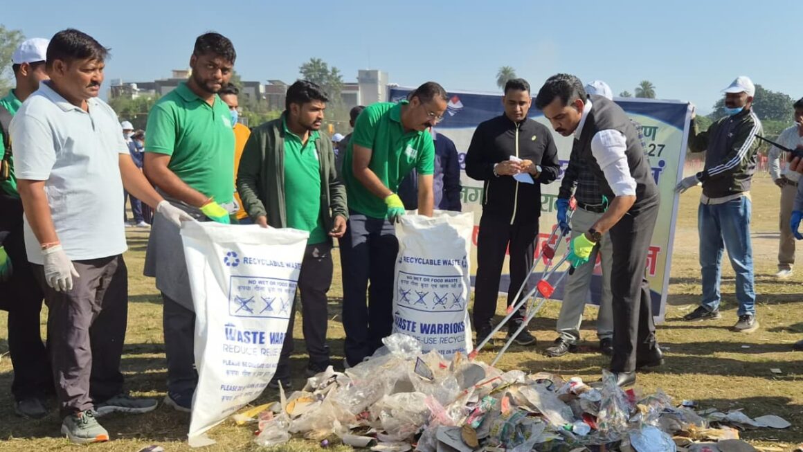 देहरादून में स्वच्छता अभियान: 40 टन कूड़ा उठाया, डीएम ने खुद संभाली सफाई की कमान