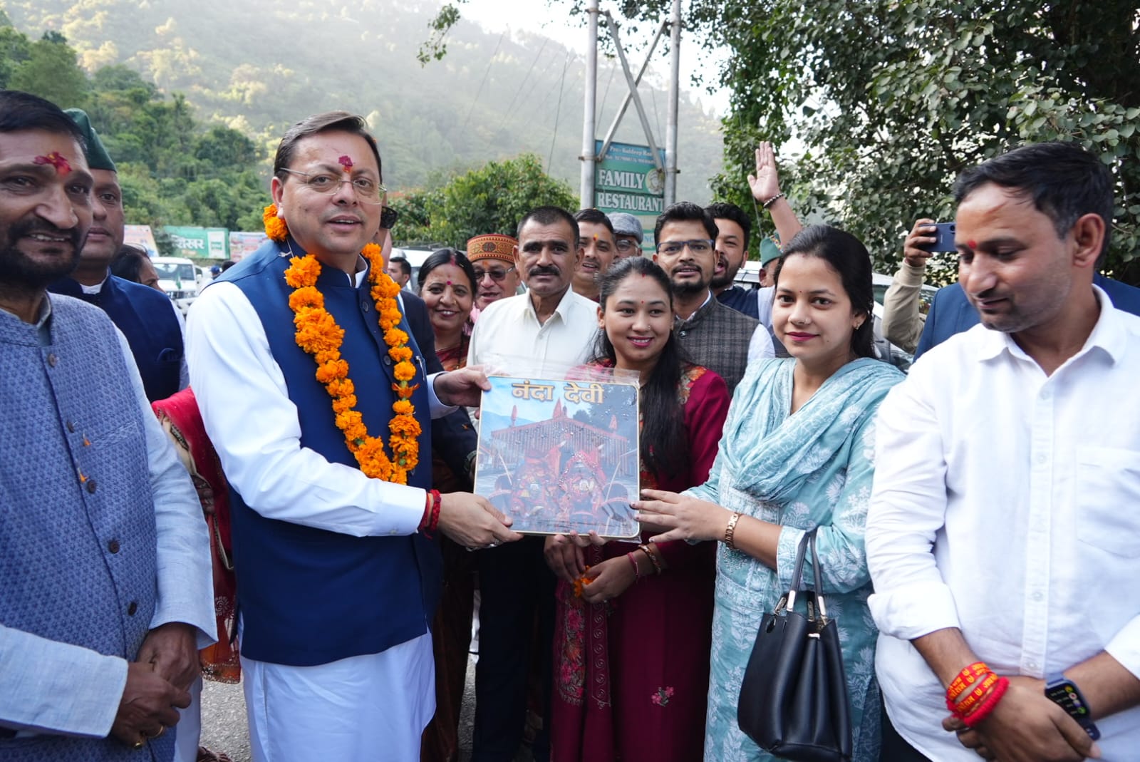 विधानसभा सत्र के लिए गैरसैंण आगमन पर मुख्यमंत्री पुष्कर सिंह धामी का भव्य स्वागत