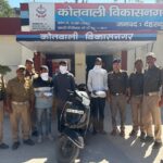 नशा तस्करों पर पुलिस का शिकंजा, गैंगस्टर समेत 4 गिरफ्तार