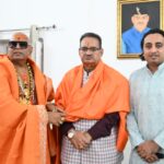 कुंभ-2027 के लिए एनवायरमेंट बाबा ने कैबिनेट मंत्री गणेश जोशी को दिया आमंत्रण