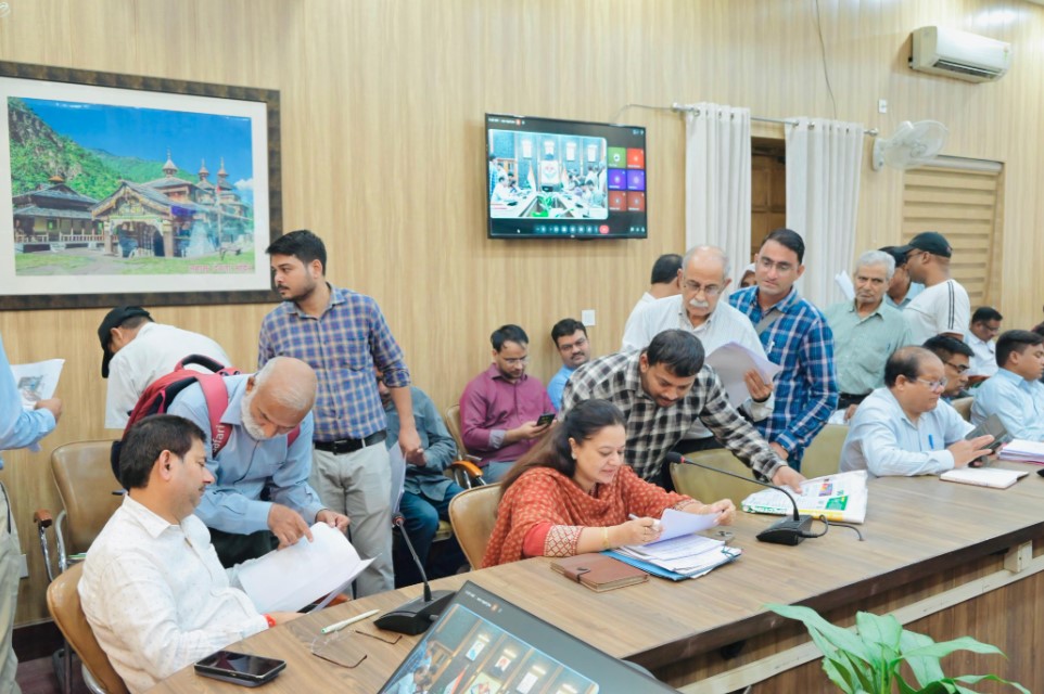 जनता की फरियाद पर प्रशासन सख्त, समाधान दिवस में 126 शिकायतें दर्ज