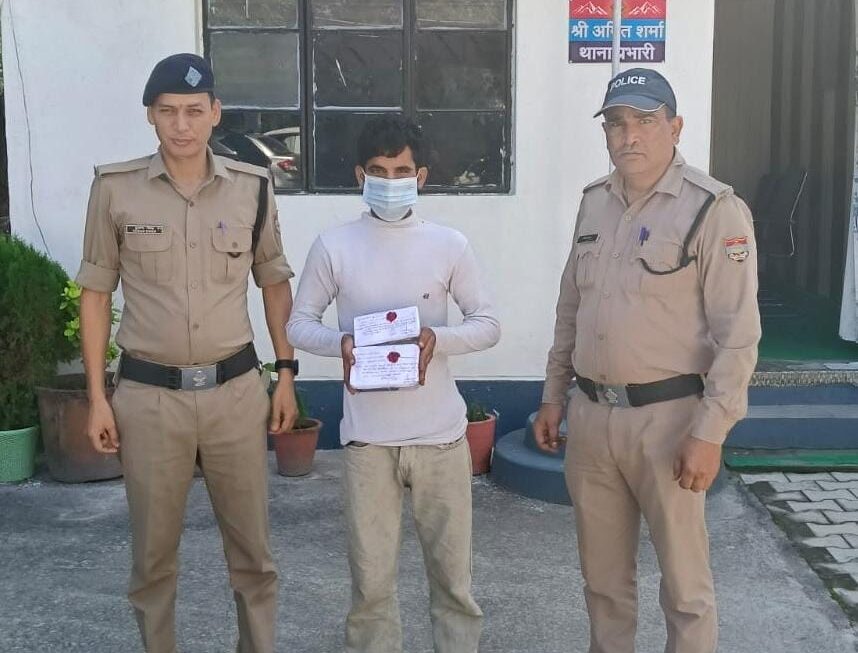 देहरादून में दुकान से चोरी का 24 घंटे में खुलासा, 5 हजार रुपये और चांदी के सिक्कों के साथ आरोपी गिरफ्तार
