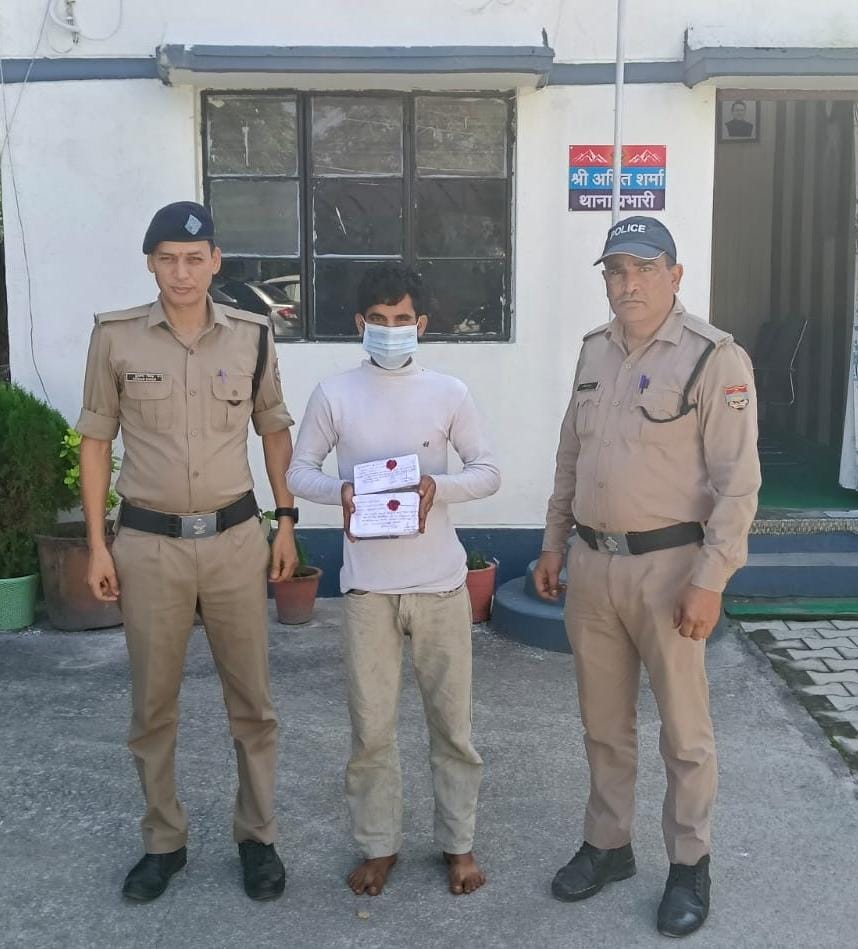 देहरादून में दुकान से चोरी का 24 घंटे में खुलासा, 5 हजार रुपये और चांदी के सिक्कों के साथ आरोपी गिरफ्तार