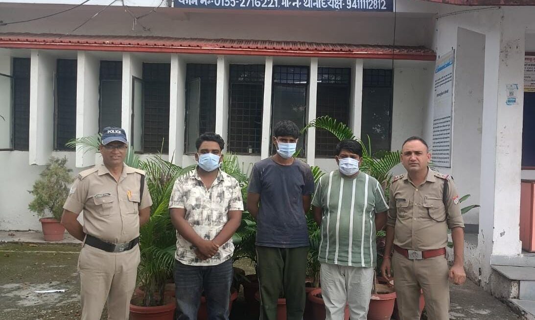 देहरादून में सड़क पर हुड़दंग करना पड़ा भारी, पुलिस ने तीन लोगों को हिरासत में लिया