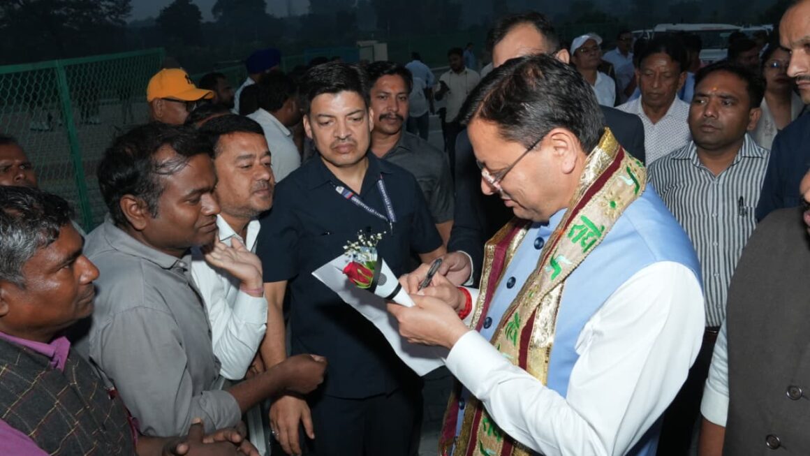 मुख्यमंत्री ने सुनीं जनसमस्याएं, अधिकारियों को दिए त्वरित समाधान के निर्देश