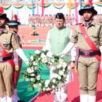 मुख्यमंत्री ने पुलिस स्मृति दिवस पर शहीद जवानों को दी श्रद्धांजलि, परिजनों को किया सम्मानित