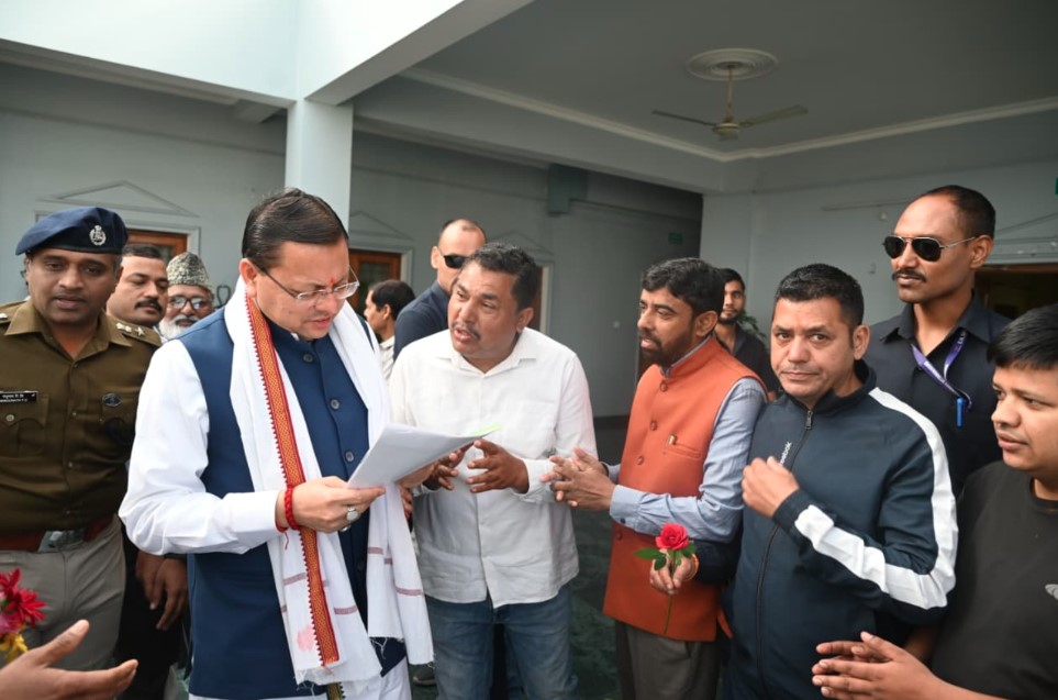 मुख्यमंत्री धामी ने सुनीं जनसमस्याएं, अधिकारियों को दिए त्वरित समाधान के निर्देश