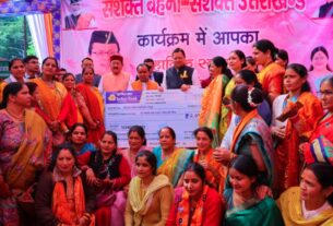 श्रीनगर में मुख्यमंत्री के स्वागत को सड़कों पर उमड़ा जनसैलाब, करोड़ों के विकास कार्यों की सौगात