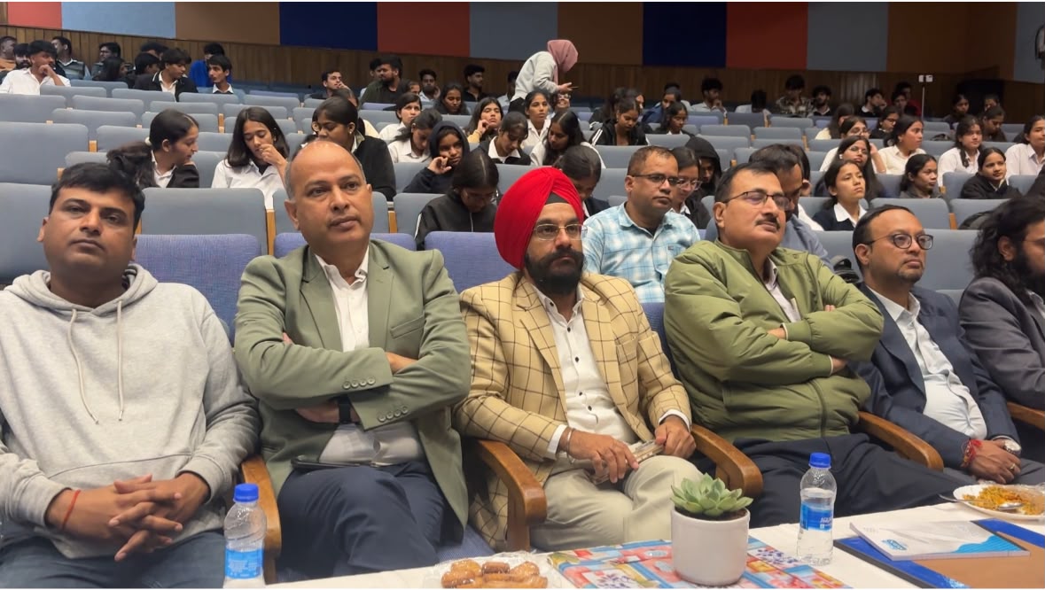 कौशल विकास, अप्रेंटिसशिप, स्टार्टअप और स्वरोजगार के अवसरों के साथ सरकारी योजनाओं की दी जानकारी