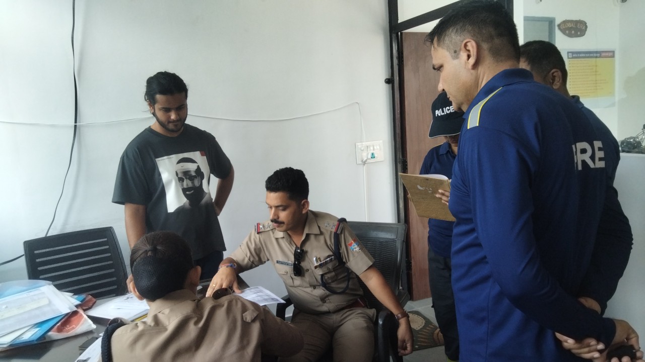 एसएसपी दून के निर्देशों पर प्रतिष्ठानों की सुरक्षा ऑडिट के लिए दून पुलिस ने चलाया अभियान