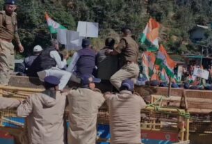 भराड़ीसैंण में विधानसभा सत्र के पहले दिन हंगामा, कांग्रेस-उक्रांद का प्रदर्शन, पुलिस से भिड़े कार्यकर्ता