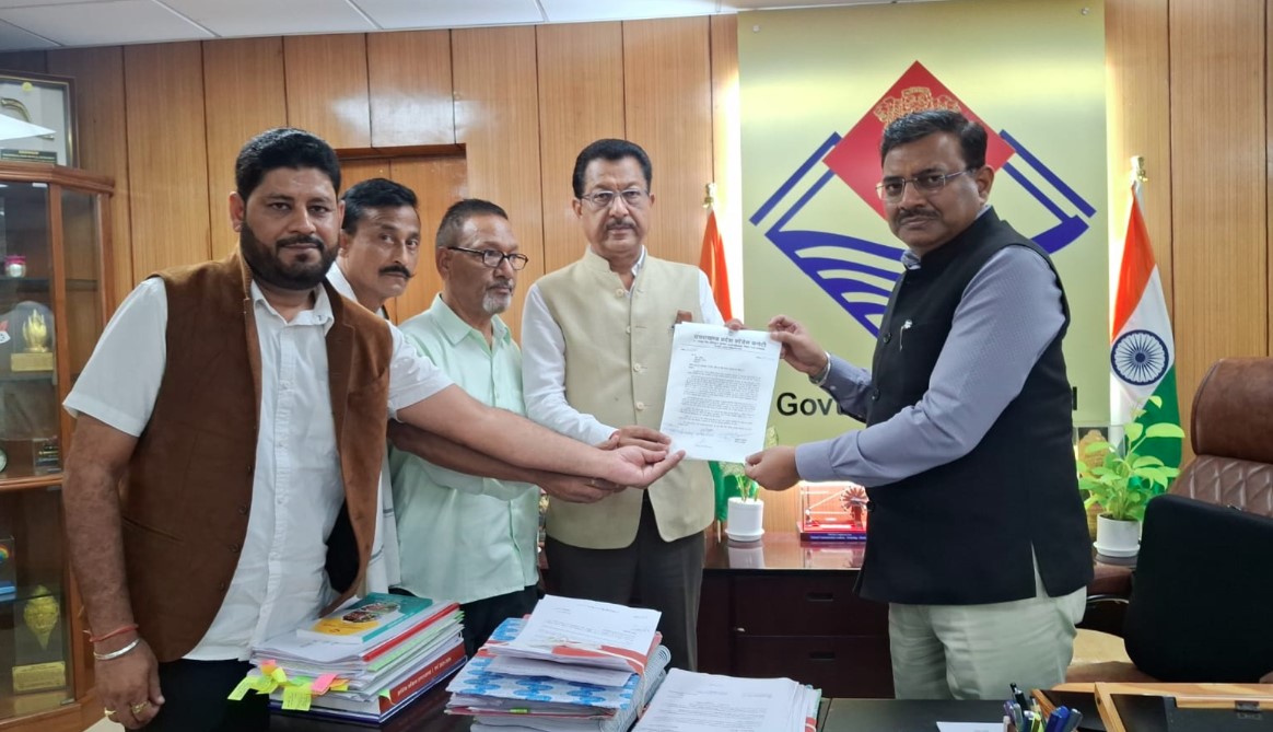 राजधानी में बढ़ते अपराध पर कांग्रेस नाराज, मुख्य सचिव आनंद वर्धन को सौंपा मांग पत्र